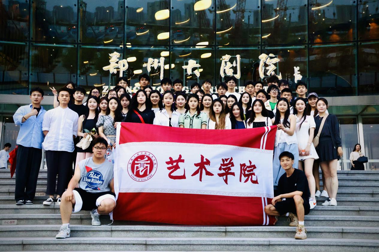话剧之光：《南京有个小西湖》照亮艺术传承之路